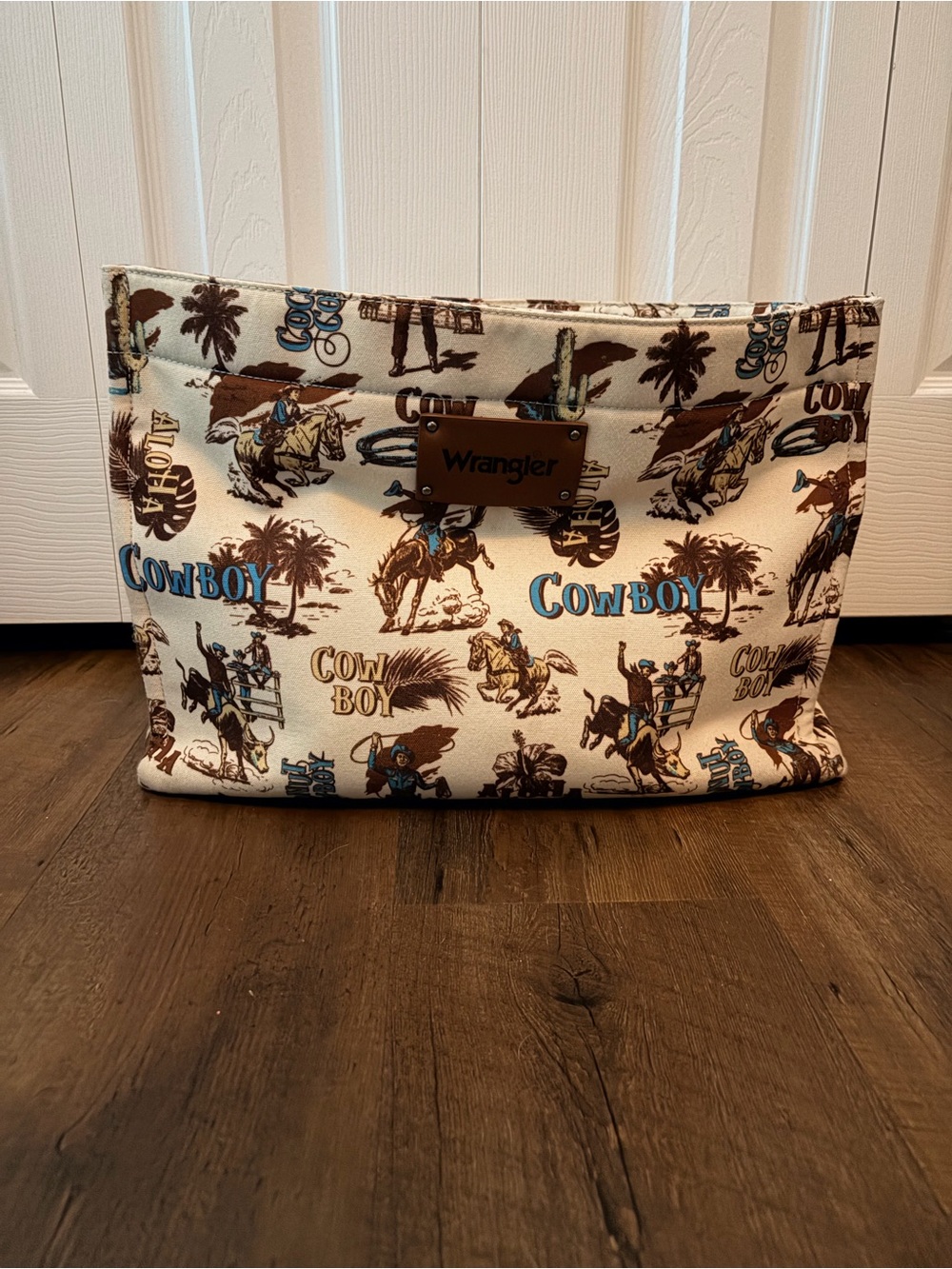 Wrangler Cowboy Print Toiletry Bag in Cream, Brown and Blue